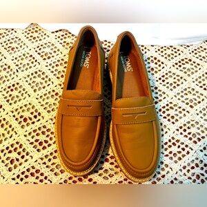 Tom’s NWOT loafers with lug sole